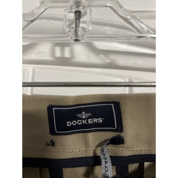 Dockers Beige Dress Pants Adult Size 31/32 Preppy Classic Lightweight Men's - Picture 2 of 4